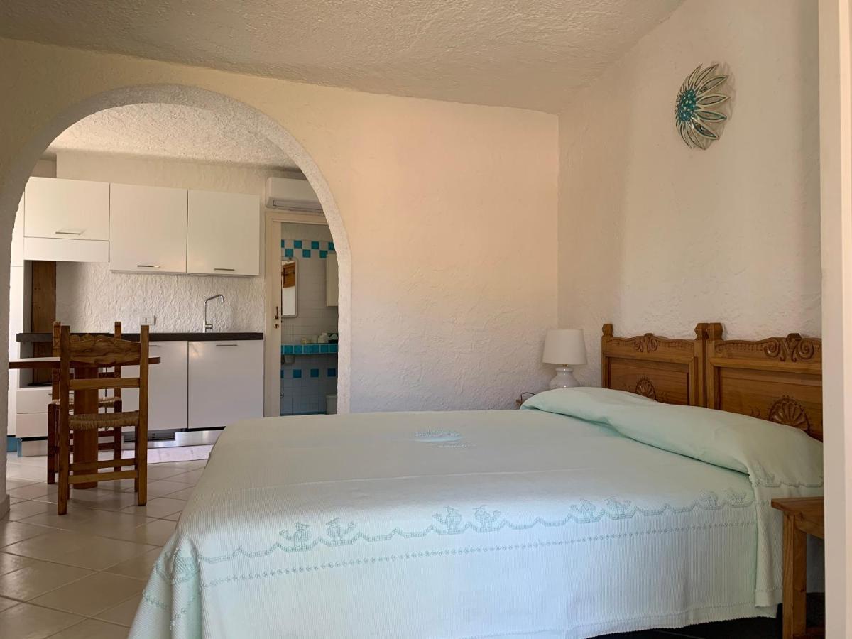 Hotel Punta Est Baja Sardinia Exteriör bild