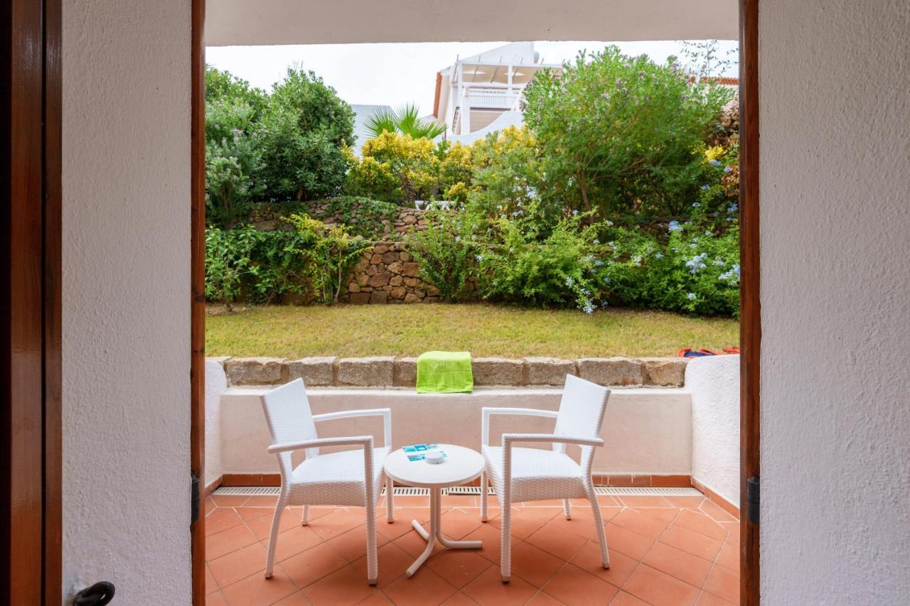 Hotel Punta Est Baja Sardinia Exteriör bild