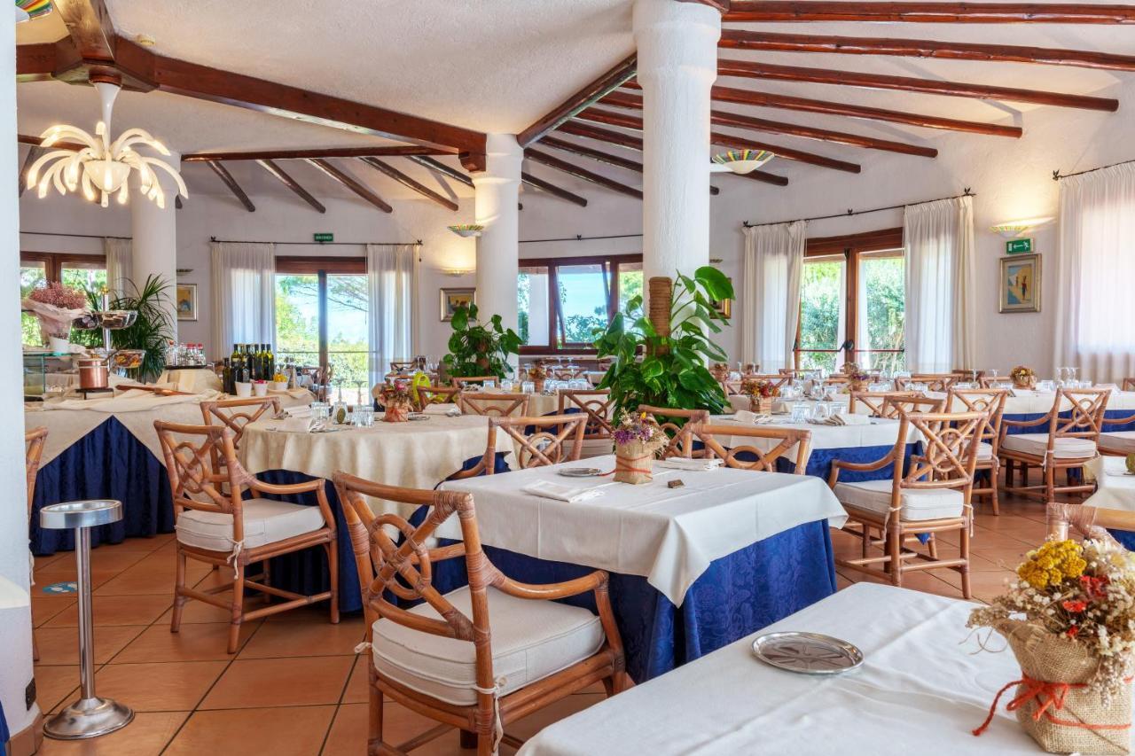 Hotel Punta Est Baja Sardinia Exteriör bild