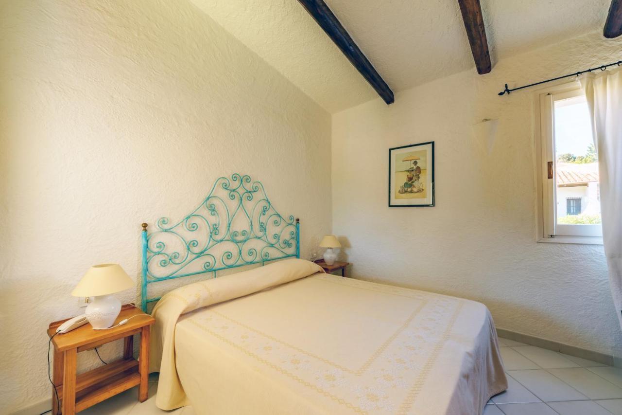 Hotel Punta Est Baja Sardinia Exteriör bild