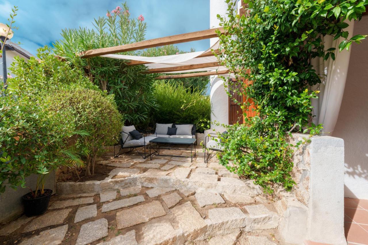 Hotel Punta Est Baja Sardinia Exteriör bild
