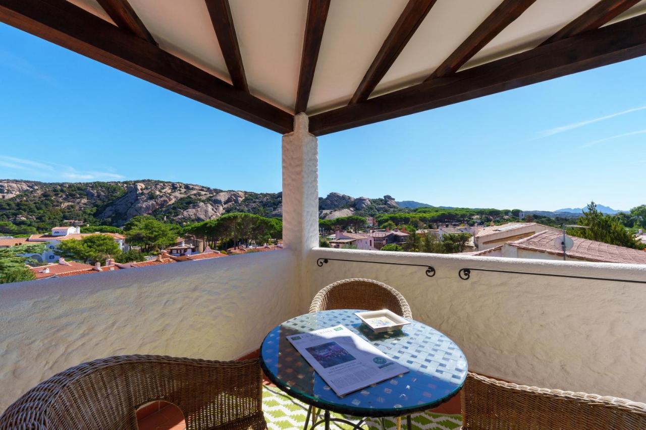 Hotel Punta Est Baja Sardinia Exteriör bild