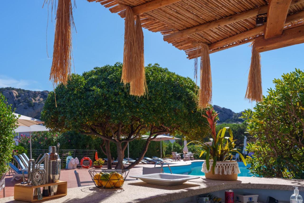 Hotel Punta Est Baja Sardinia Exteriör bild