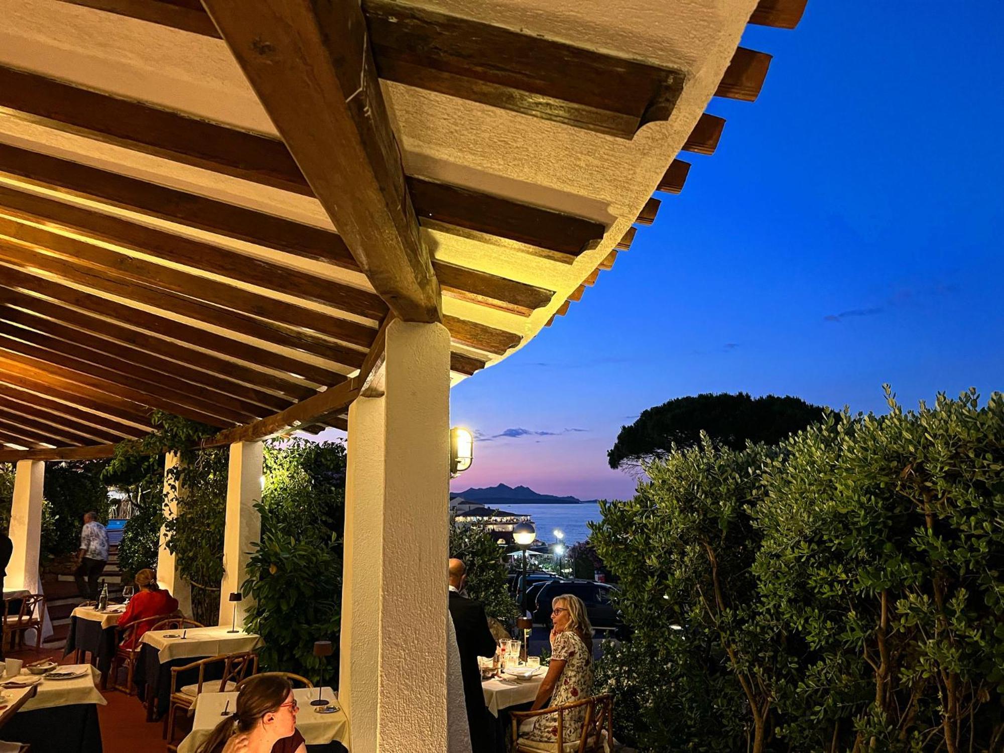 Hotel Punta Est Baja Sardinia Exteriör bild