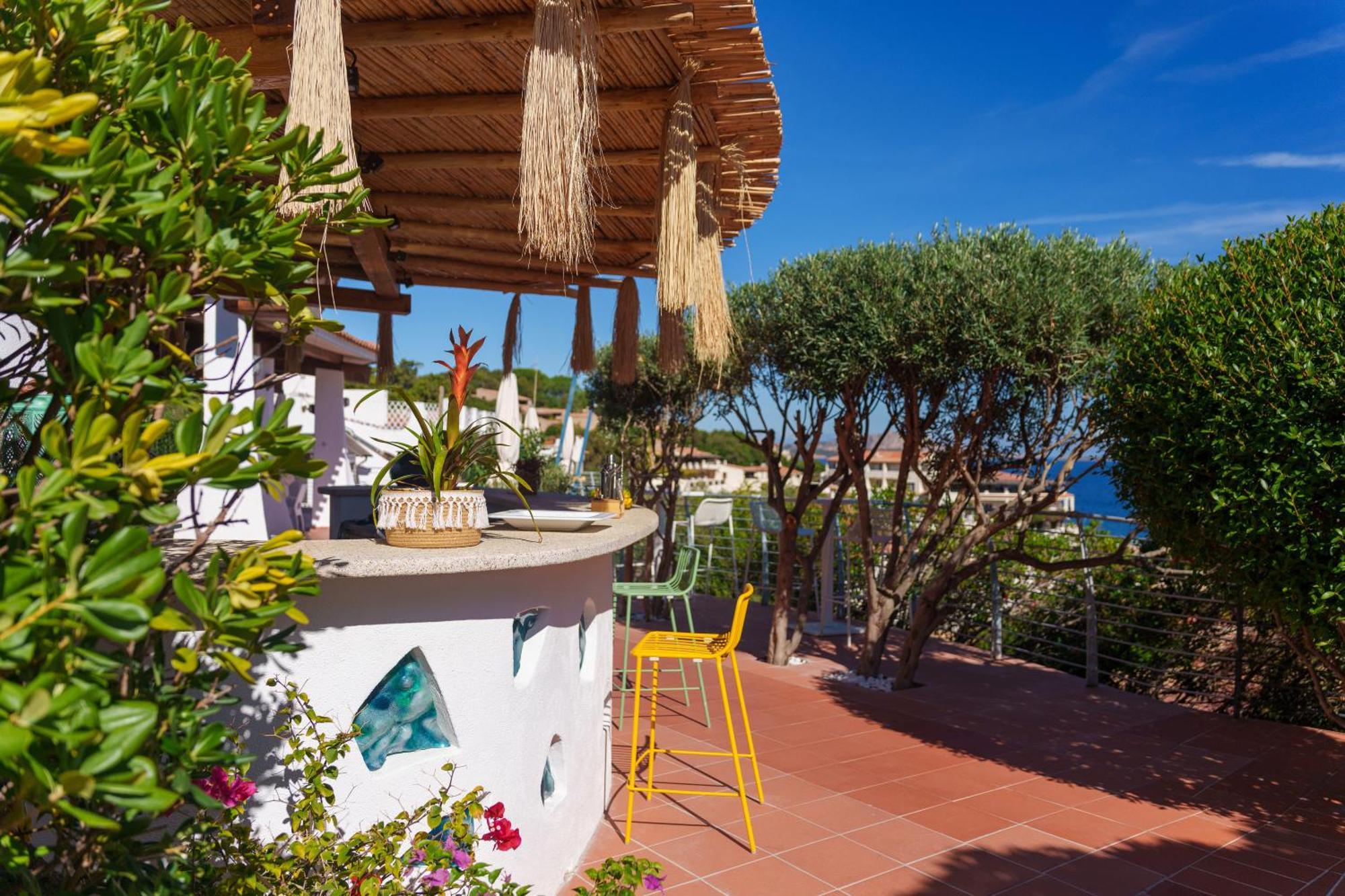Hotel Punta Est Baja Sardinia Exteriör bild