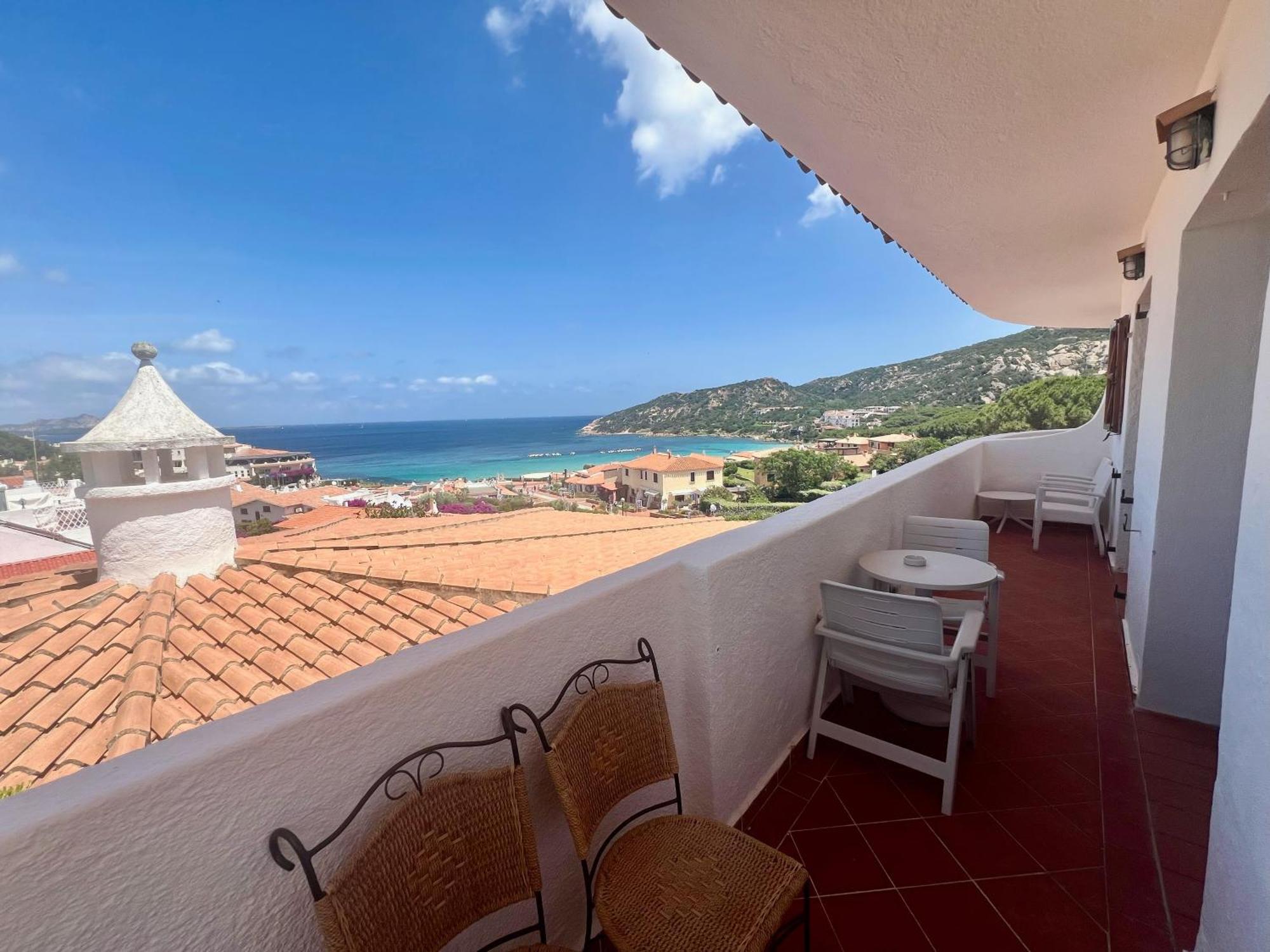 Hotel Punta Est Baja Sardinia Exteriör bild