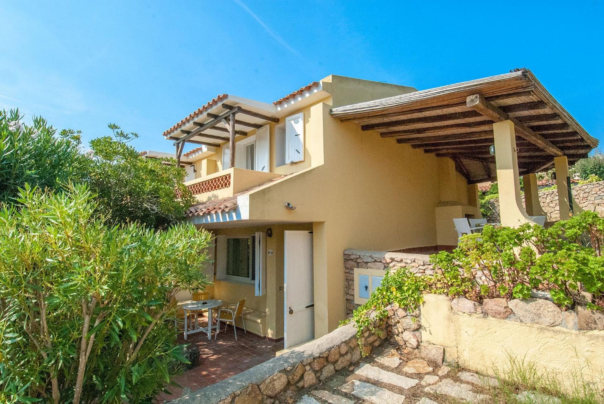 Hotel Punta Est Baja Sardinia Exteriör bild