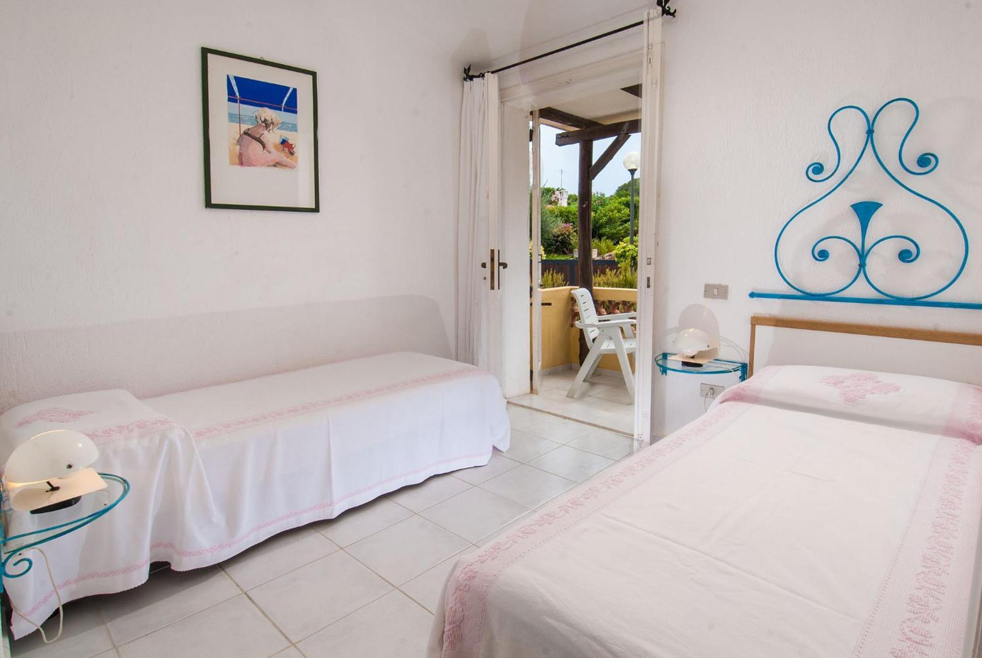 Hotel Punta Est Baja Sardinia Exteriör bild